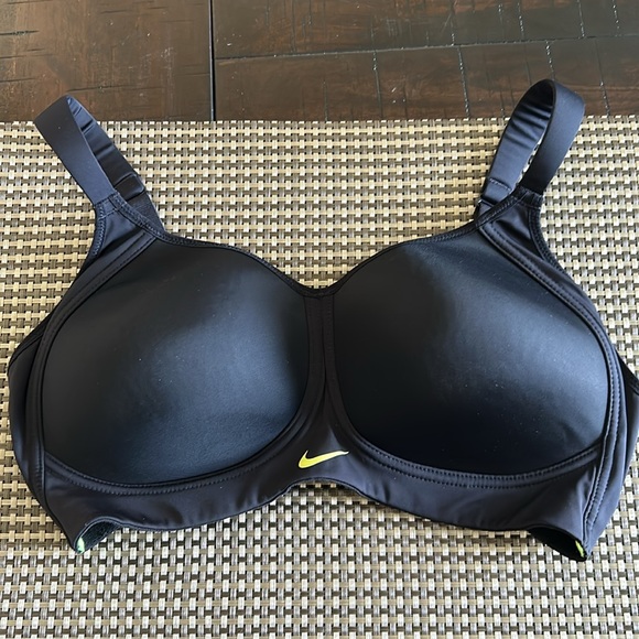 Nike Sports Bra - Picture 1 of 4